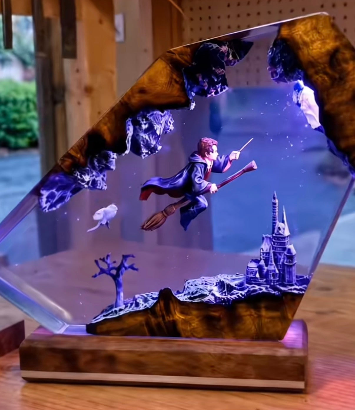 Diorama Wizard Boy Flying lamp